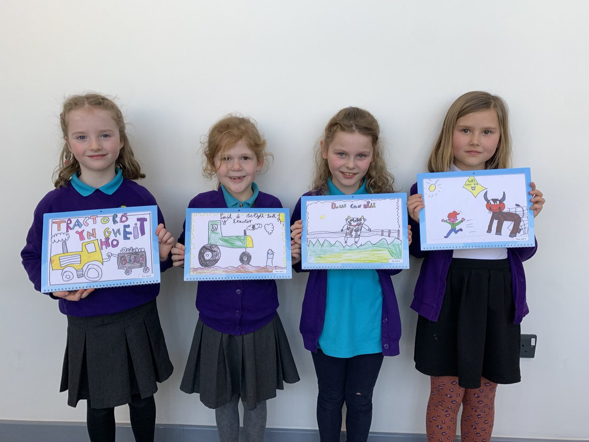 CarregHirfaen's tweet photo. Sobor o falch o ddosbarth Caio am gystadlu i greu calendr ar gyfer @farmsafetywales ac i’r bedair am gael eu cynnwys yn y calendr. Campus Sara, Siwan, Nia a Poppy👏🏻
#ThemaCH #CaioCH https://t.co/3mZK7QKztS