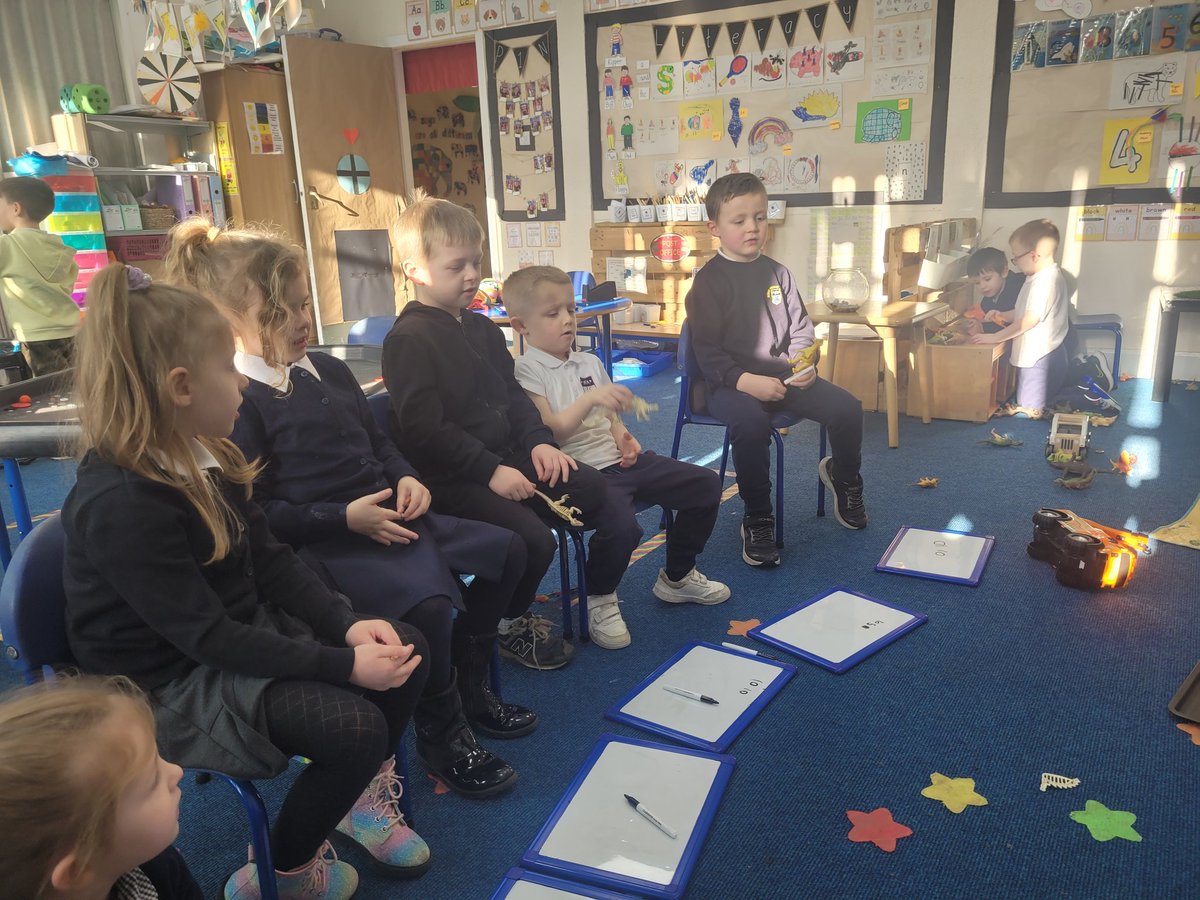 MorayPrimary1's tweet photo. Lots more children wanted to play but who would have the highest score? 🤨🔢➕The children took turns and had a discussion around being safe during the game "We go 1 at a time so noone gets hurt"  "Don't walk in front when I throw" #Respectful #ChildLed #FunWithCounting #STEM https://t.co/LRig4HR92Q