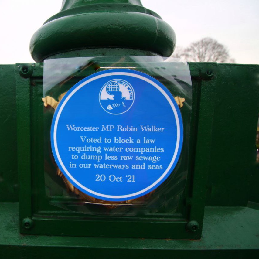 WorcesterXr's tweet photo. Blue plaques were installed around Worcester at the weekend to remind residents that Severn Trent Water uses their river to offload excess raw sewage supported by local MP Robin Walker #votecleanwater #dirtywater #cleanupyouract #votecleanwater @WalkerWorcester https://t.co/D109ClIjkL