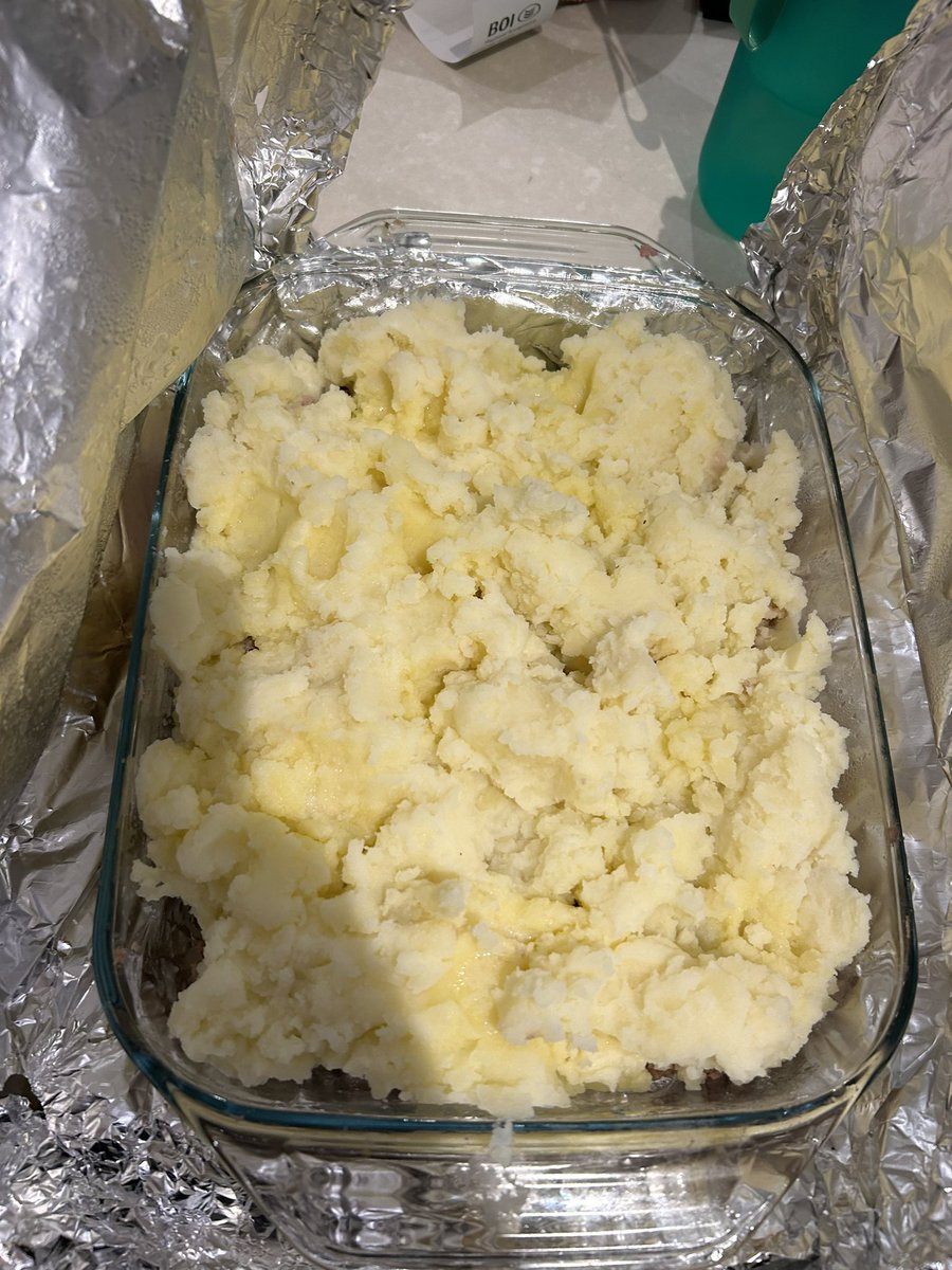 SharonSmurfit's tweet photo. When you call into your mum and she gives you a homemade shepherds pie. Result. #dayismade #nocooking https://t.co/jpdR0gk1cY