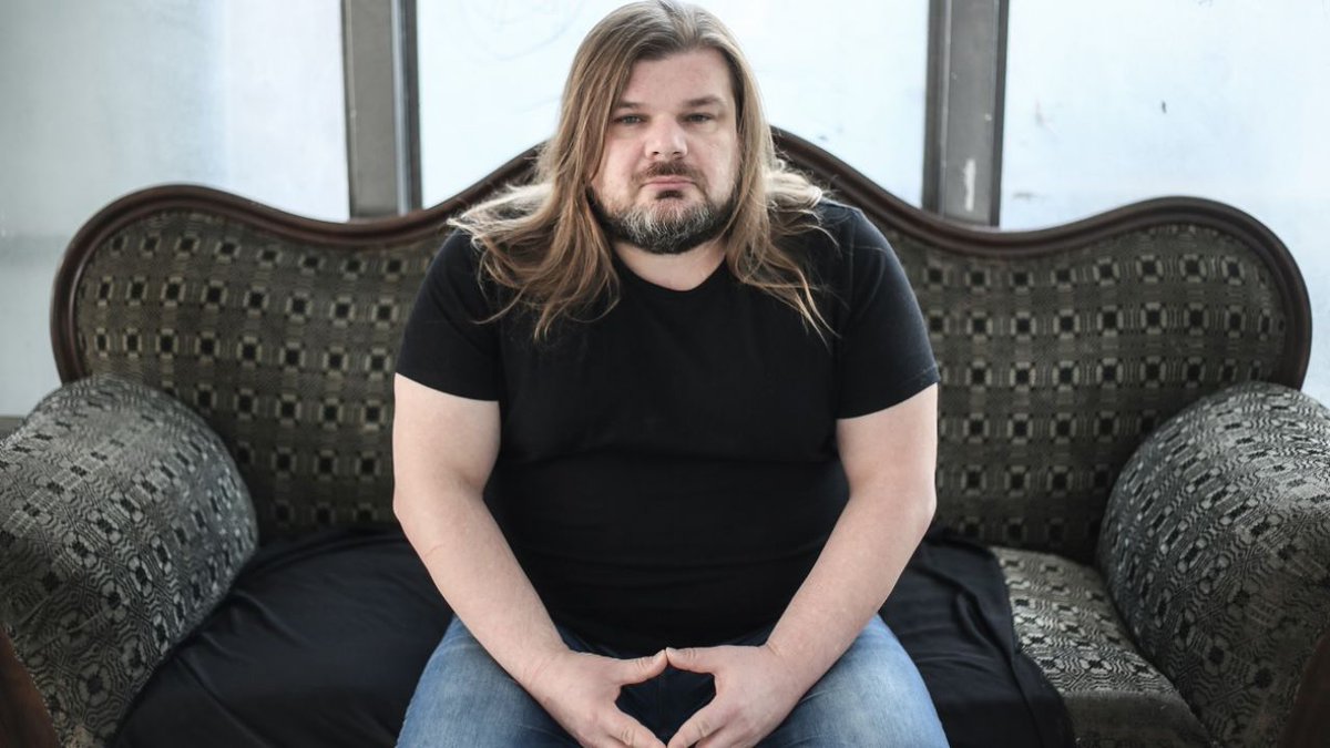 Skazany prawomocnym wyrokiem na 2 lata więzienia za oszustwa Rafał Gaweł, twórca Ośrodka Monitorowania Zachowań Rasistowskich i Ksenofobicznych, zamiast zgłosić się do zakładu karnego uciekł za granicę i otrzymał azyl w Norwegii.

Kiedy to cudowne zjawisko trafi w końcu do kicia?