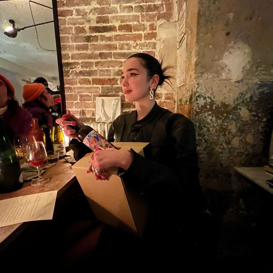 DUALIPAFAM's tweet image. Dua Lipa vía Instagram.