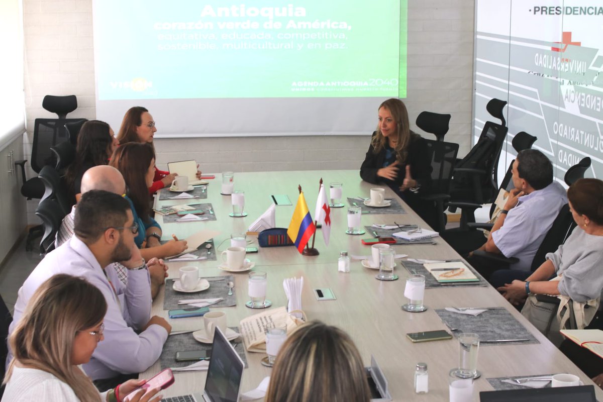 CruzRojaAntioq's tweet photo. Hoy, nuestra Junta Directiva Seccional recibió en su reunión mensual a @antioquia2040 con el objetivo de generar sinergias y relacionamiento interinstitucional para fortalecer las comunidades antioqueñas.

#JuntosFortalecemosLasComunidades https://t.co/XC82CyGVFD