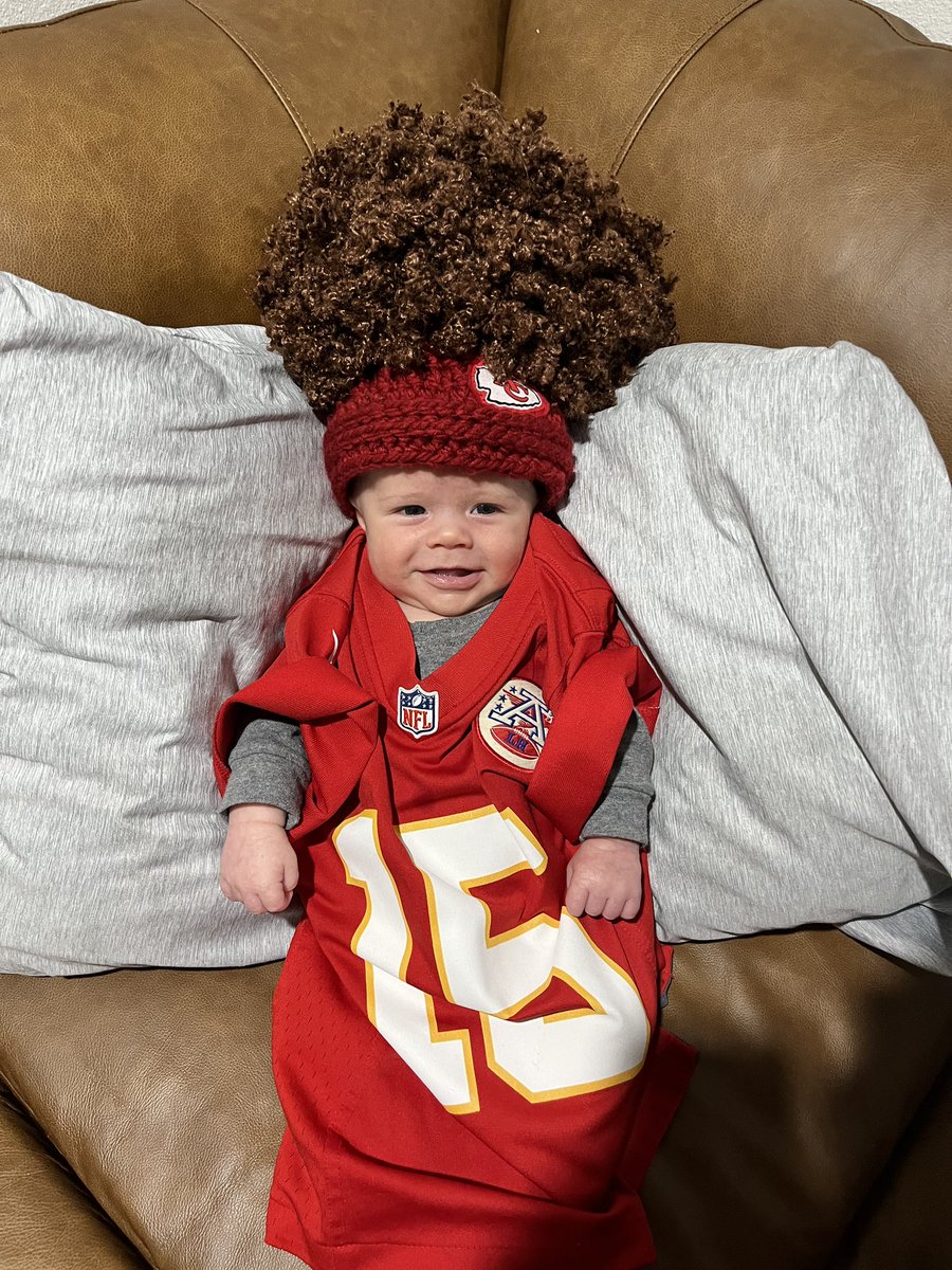hunterlaine's tweet photo. Hey @PatrickMahomes - this is Briggs and he was born the same day as your Bronze! He thinks we need to come watch you play in the #SuperBowlLVII  and meet baby Bronze! 🤪❤️ @Chiefs #CHEIFSKINGDOM @BrittanyLynne https://t.co/FpK036dI7l
