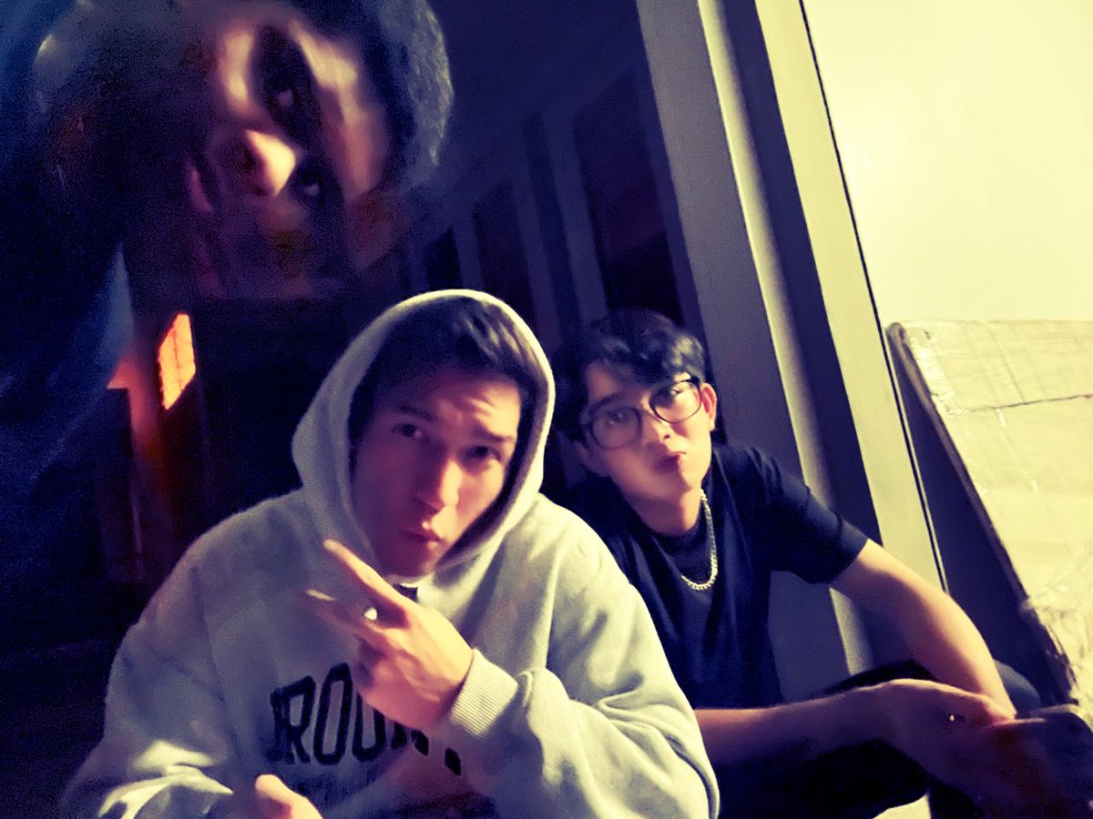 aeladwel's tweet photo. #friends #party #partynight #brazil #vaicombundao #swag #fun #thuglife #cigarettes #swillhouse https://t.co/y1hrce4xGP