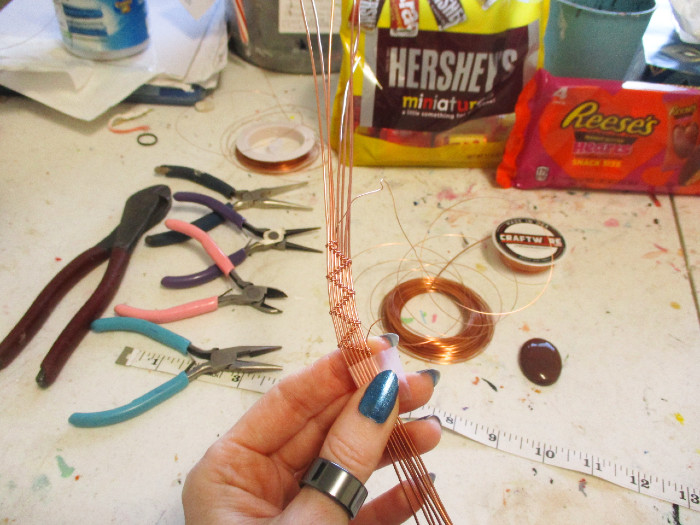 shellzfairy's tweet photo. 🔧⚙️🔥🤎🔥⚙️🔧
Copper wire weaving in progress. I am making a necklace with the bloodstone
#wirewrap #wireweaving #bloodstone #diyjewelry #handmadenecklace #handmadejewelry #wip https://t.co/dCE24qh35d