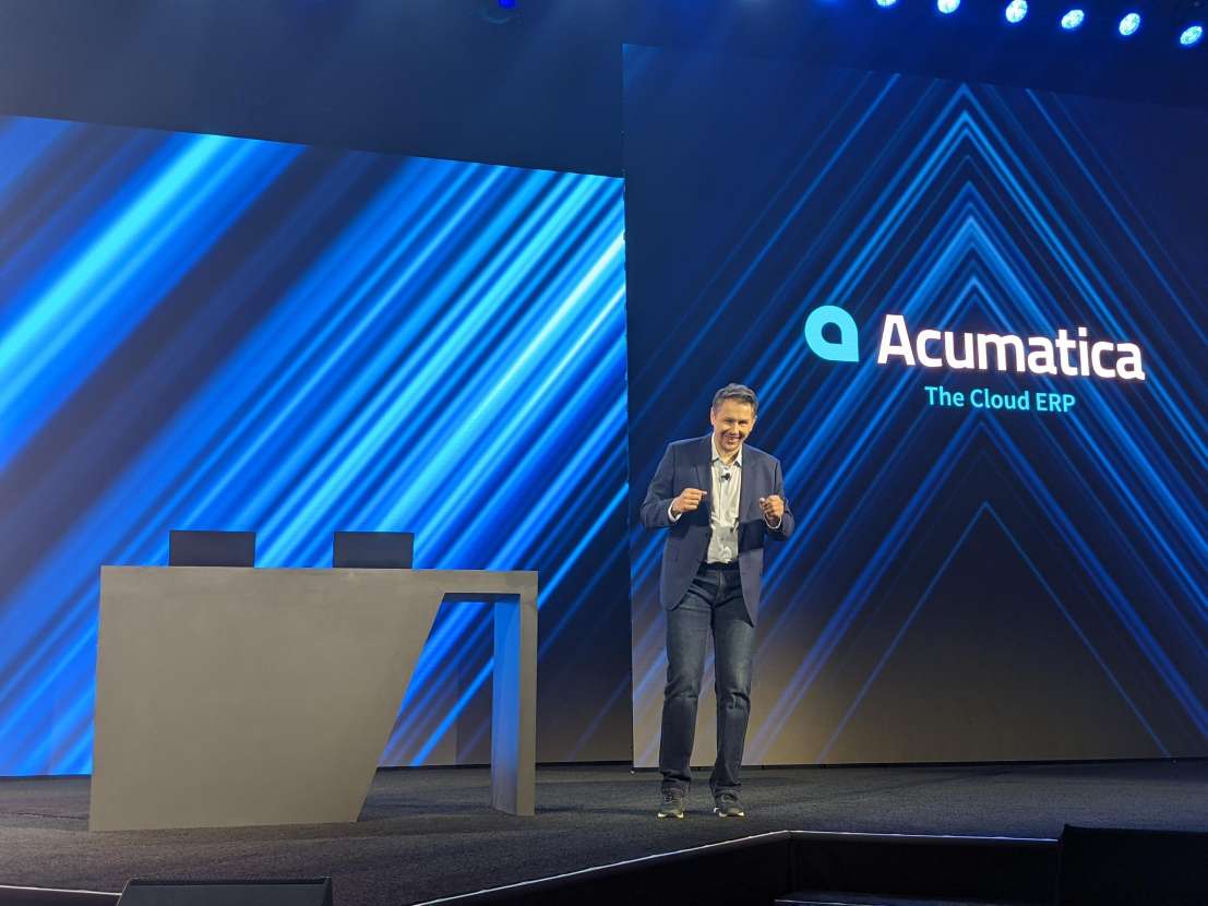 Acumatica's tweet photo. Quick demo from CTO Mike -- easily show and hide fields in data entry screens! 👏👏

#AcumaticaSummit https://t.co/a0CAeN9Lgi