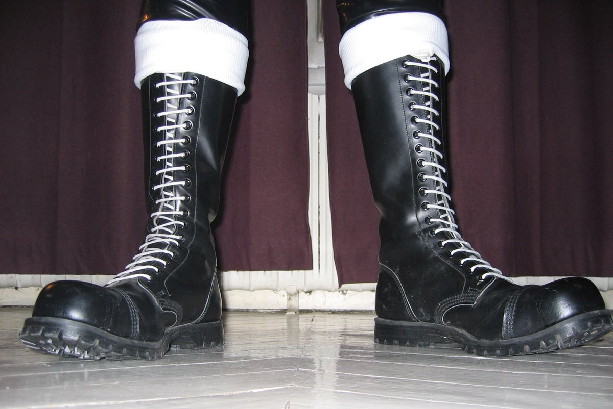 rubberdocs's tweet image. My dirty rangers, want to lick the soles with more dirt?