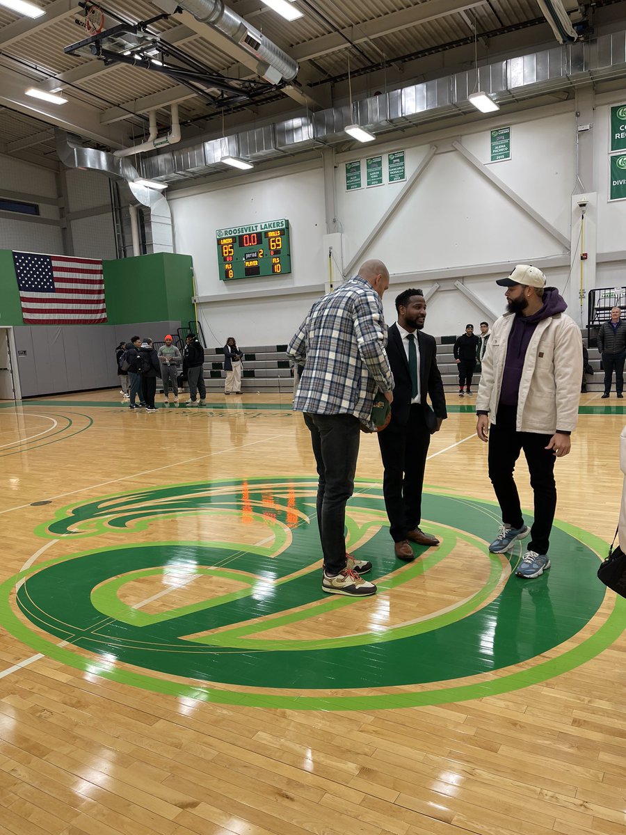 deebrown11's tweet photo. Means a lot to have your brothers come out and support you @RULakersMBB We been thru a lot together and we still here! #Brotherhood ILL #RealHooper Thank you family for the great weekend! 💯 https://t.co/vTGdCMQdxK