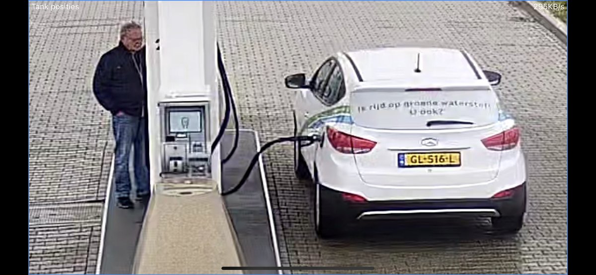 Mijn vader gespot 😃 ook hij rijd op waterstof #trots