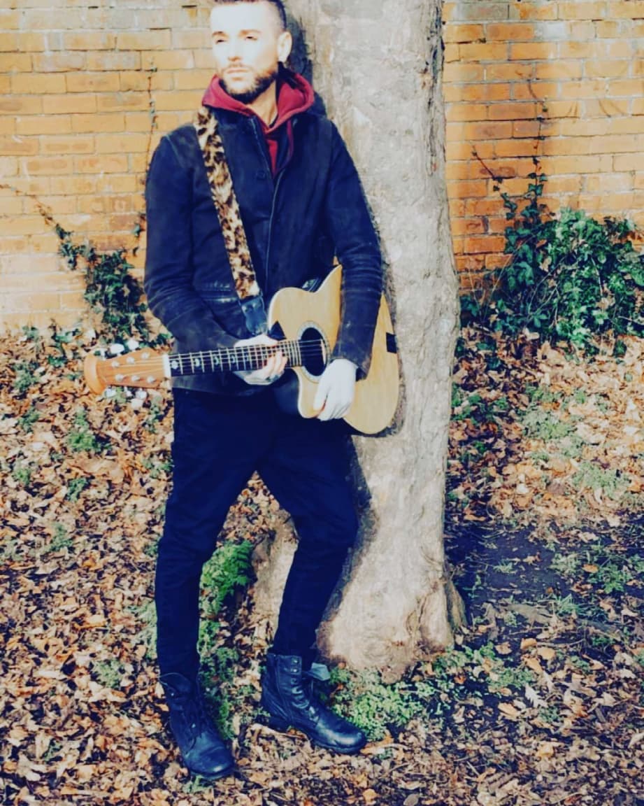 Thanks to @_evan91 for taking these awesome promo photos for my music! See more on my instagram
#promophotos #photoshoot #acoustic #folk #alternative #livemusic #truemirror #robliam #robliammusic #rob1iam1 #rob1iam1music #outdoorphotoshoot #park #nature #musicpromo