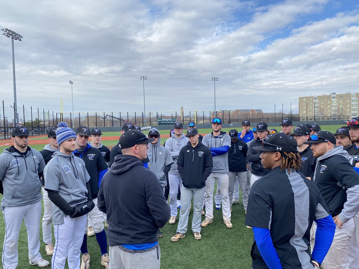BeaconsBaseball's tweet photo. Day 1: Great day for an outside practice in January. https://t.co/vKVZBvLv9h