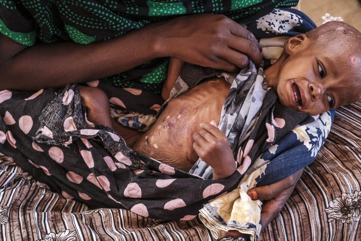 More photos of our last work for <a href="/AFP/">AFP News Agency</a> from southern Ethiopia, where the drought has plunged 12 million people into acute food insecurity. 
With <a href="/simonsayzzzzz/">Simon</a> and <a href="/SolanKolli/">Solan Kolli</a> .
For the story in english: barrons.com/news/in-drough…