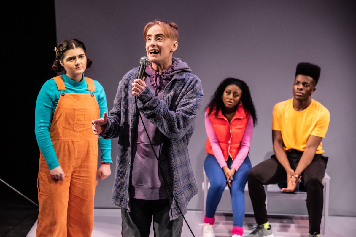 Some stunning production shots of #BirdsandBeesTour to liven up your Monday evening! 🦜🐝 Performances run <a href="/crucibletheatre/">Crucible Theatre</a> until 11th Feb before heading to <a href="/thesjt/">Stephen Joseph Theatre</a>, <a href="/TRPlymouth/">Theatre Royal Plymouth</a> and to schools across the UK!

bit.ly/BirdsandBeesTo…

📷 by Chris Saunders.