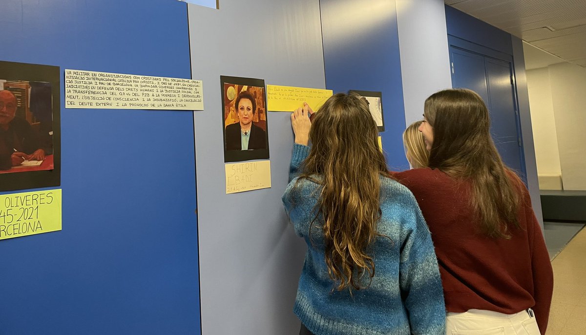 carmina_calvo's tweet photo. Avui cerquem testimonis de pau a #JesuïtesElClot en el Dia de la No Violència i de la Pau #DENIP. Fem camí amb els alumnes treballar plegats per la pau @JesuitesEdu https://t.co/L67kcZQCxs