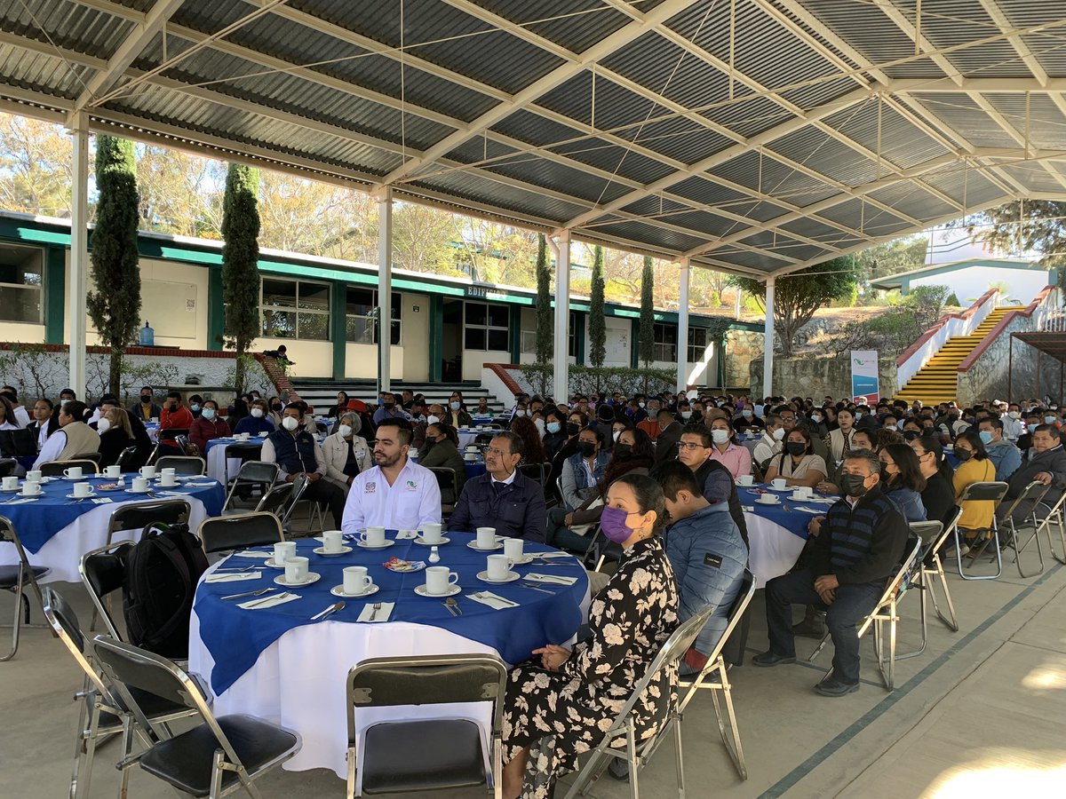 CGEMSSCT_GobOax's tweet photo. Asiste el Coordinador General el Ing. Alcide García Guzmán a la Inauguración de la Jornada de Formación Docente para el semestre 2023-1 del @CECyTEOaxaca,en compañía de @blancaluzmtz Directora General. 
¡El mejor de los éxitos! 
@salomonj https://t.co/Qmk3egBoYn