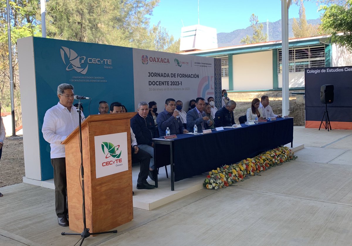 CGEMSSCT_GobOax's tweet photo. Asiste el Coordinador General el Ing. Alcide García Guzmán a la Inauguración de la Jornada de Formación Docente para el semestre 2023-1 del @CECyTEOaxaca,en compañía de @blancaluzmtz Directora General. 
¡El mejor de los éxitos! 
@salomonj https://t.co/Qmk3egBoYn