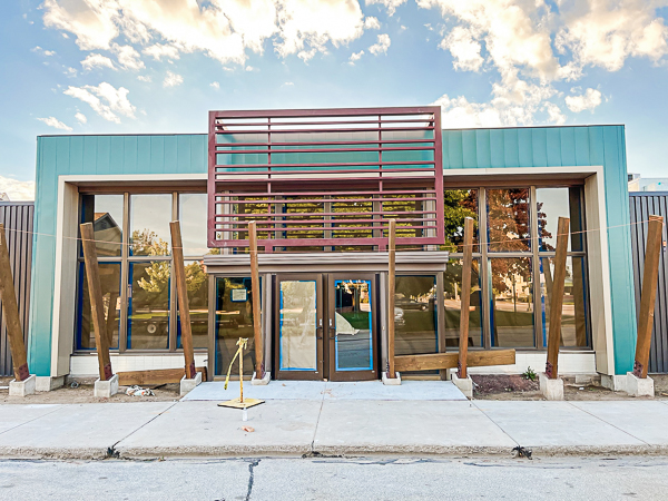 Performance_Fab's tweet image. 👨‍🏭Custom fab
BEFORE &amp;amp; AFTER for the front sign structural steel at Cool City Brewing Company 
To learn more about this project or to start planning⁣ your custom fab project, give us a call:⁣⁣⁣⁣⁣
📲 920-833-0410
#customfab #customsign #structuralsteel #performancefab