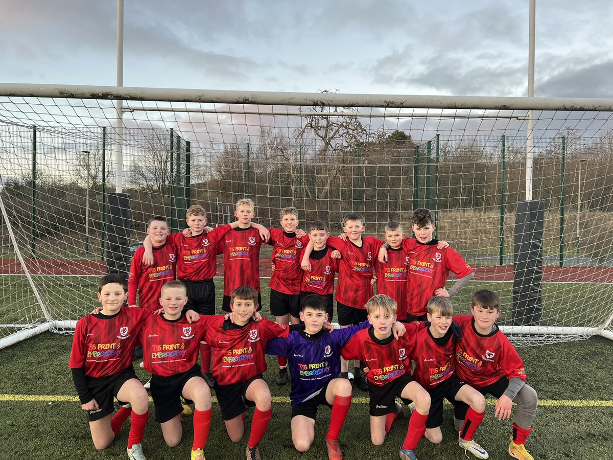 MrROHughes's tweet photo. Canlyniadau Pêl-Droed Heddiw🏆⚽️🏴󠁧󠁢󠁷󠁬󠁳󠁿

Tîm 1af: @Cwmrhymni 1 - 0 @PE_stcenydd 
Bl 7: Cwm Rhymni 6 - 1 @IslwynHighSport 

Perfformiad campus gan fechgyn blwyddyn saith heno yn erbyn tîm cryf Islwyn! Ni nawr trwyddo i wyth olaf Cwpan Cymru👊🏻

@YGCRhAddGorff @WelshSchoolsFA https://t.co/w94WZcTj1P