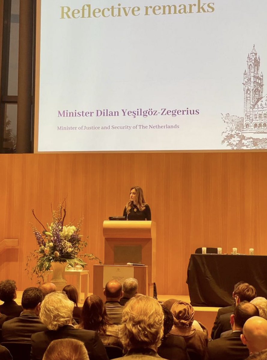 “Noteer alles! Film alles!”, zei de Amerikaanse president Eisenhower vlak na de bevrijding van de concentratiekampen. “Want de verschrikkingen zijn zo groot, dat vroeg of laat mensen niet zullen geloven, ja zelfs ontkennen, dat ze ooit gebeurd zijn.”