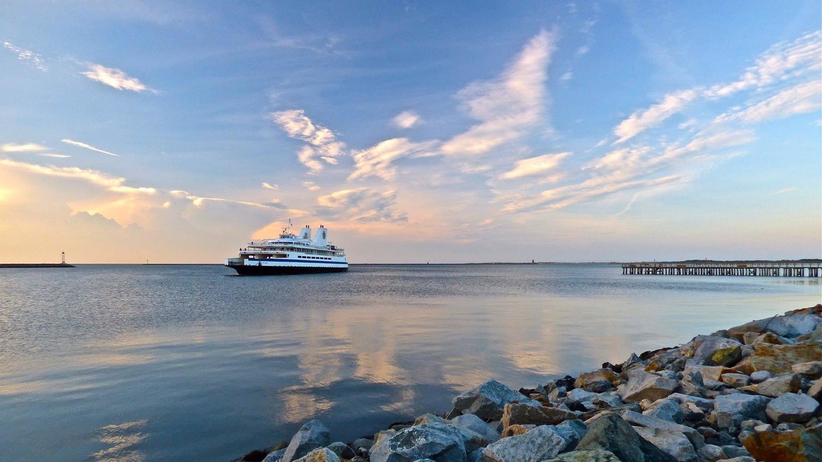 CMLFerry's tweet photo. It's the start of another amazing winter week at the Ferry. What's your favorite season to ride the Ferry, and why? We love them all! #FerryFun #CMLF #DelawareBay https://t.co/3n7Ksezb9j