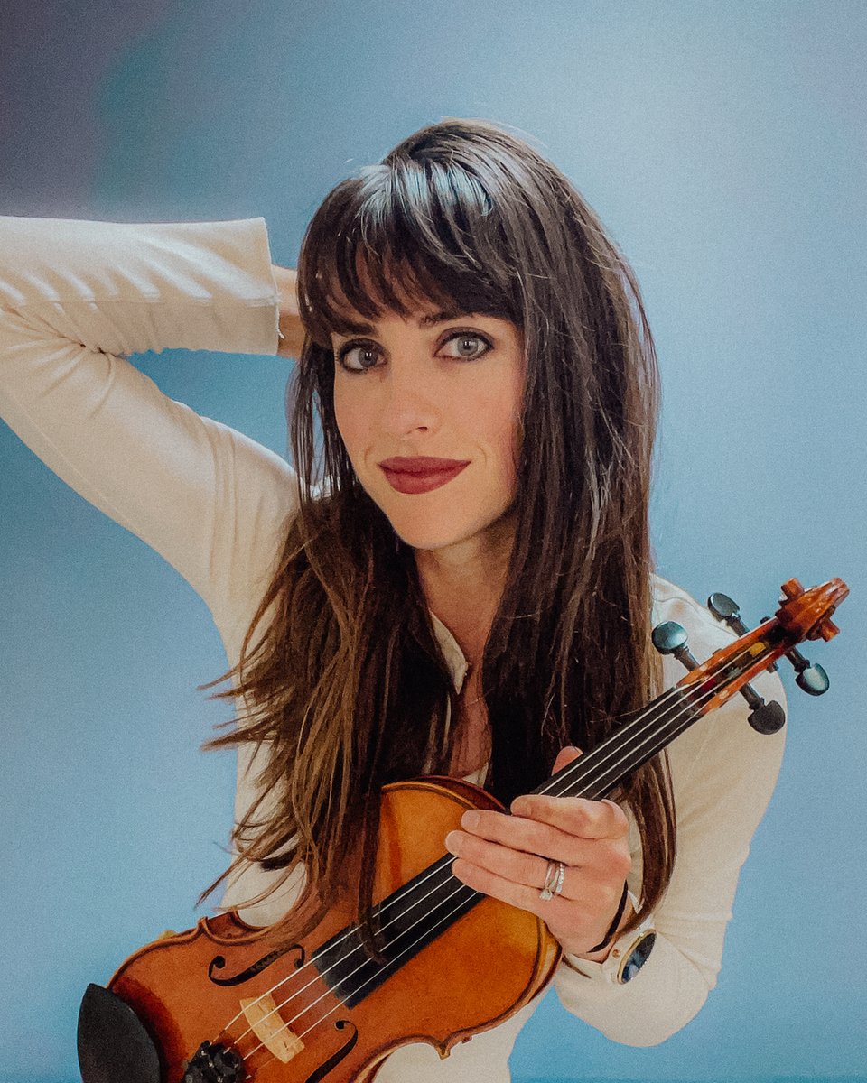 This year is off to a rockin’ start. Tell me how you feel about it in 3 emojis! 🎻✨🚌