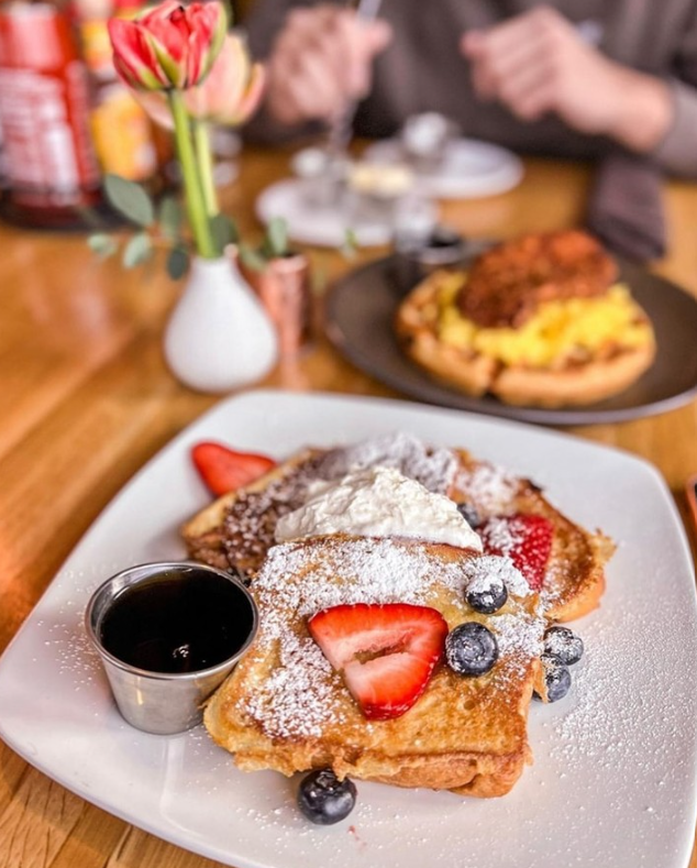 EatGuidePDX's tweet image. Every day brings new choices.🌞

 Choose to be healthy and visit Metropolitan Tavern. 

📍 @what.gaby.eats
📸@mettavernpdx

#TheEatGuide #eathealthy #frenchtoast #brunch #portlandfoodie #portlandoregon #pdxfoodies #pdxrestaurant #pdxeats #pdxnow #portlandfood #pdxfood