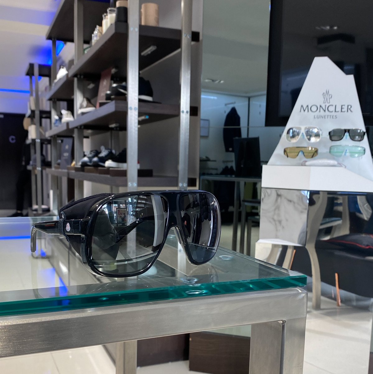 Uniontwentytwo's tweet image. Just landed today, Moncler Blacked Out Windbreaker Sunglasses. Perfect for the Après Ski or wearing down the slopes ⛷️
__________
#union22 #moncler #skiwear