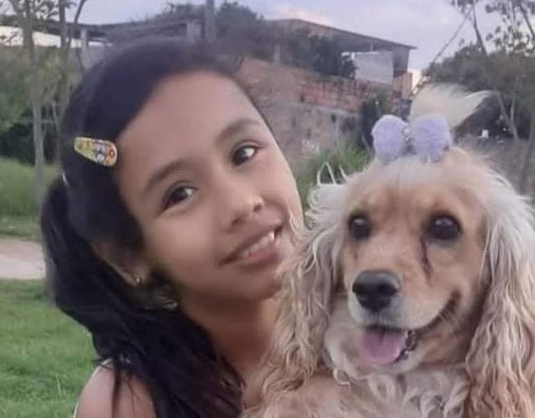 Melquisedec70's tweet photo. Hipocresía social
- Valentina, 23 años, DJ, asesinada por su pareja, un gringo
- María Camila: 10 años, asesinada por violador que acababa de salir de la cárcel

El cubrimiento mediático e indignación en los dos casos son de una distancia sideral

¿Por qué la diferencia?
Ideas: https://t.co/6uKK2ewAnV