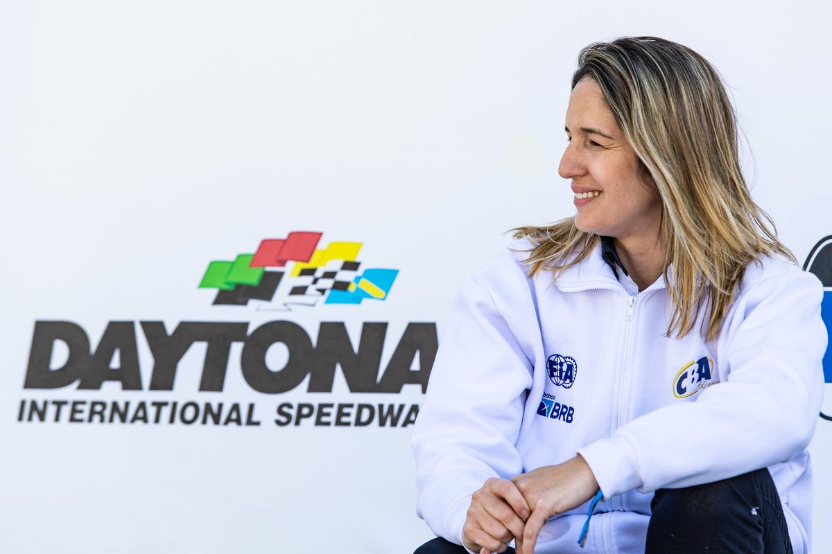 Sempre sorrindo dentro de um autódromo. Grande 24h com vitória do nosso @heliocastroneves e reunião de mulheres do @womeninmotorsportsna @fiawim ///Always smiling while in a race track . Amazing @rolex24atdaytona with @heliocastroneves win. Also great

📸 ze Mario dias