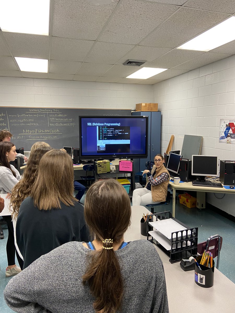 LamarCoCTE's tweet photo. The Tech Center welcomed 9th graders from 3 high schools to introduce them to the wonderful CTE programs available in our district! https://t.co/8d3shdzjYZ