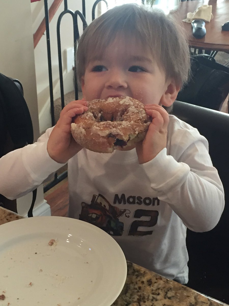 mindiglo's tweet photo. 7 years of Birthday Donuts from @DoRiteDonuts https://t.co/mdhWqlOfWf
