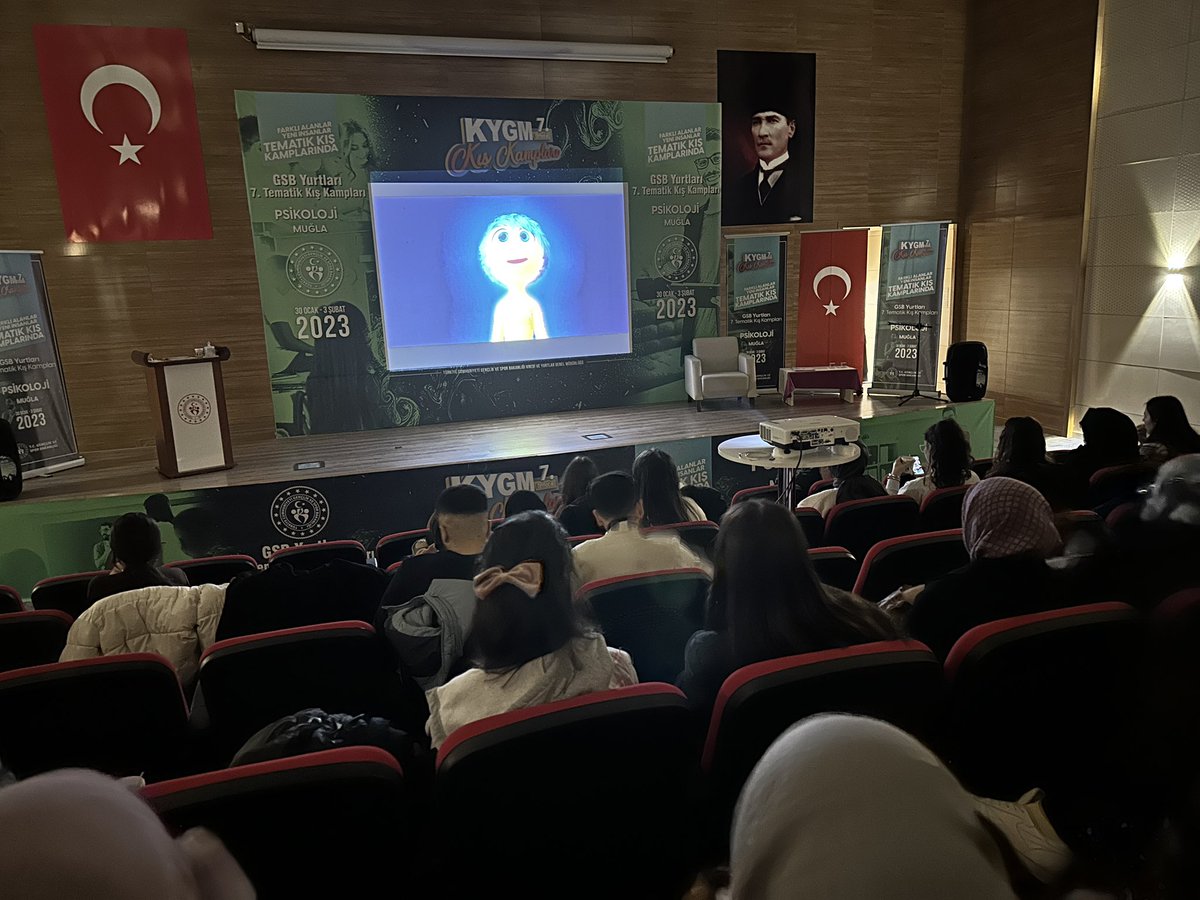 Psikoloji kampımızın ilk akşamı gençlerimizle sinema keyfi yapıyoruz🍿🎬
#GSBYurtlarıKampta