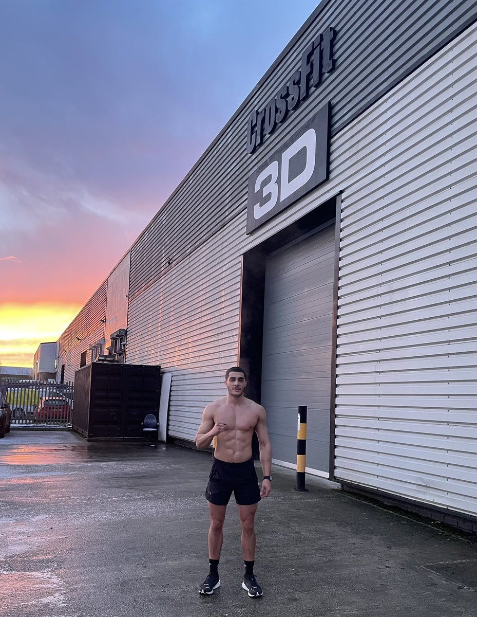 EMARlmb's tweet photo. Midnight tonight I’ll be starting the goggins challenge with a twist.The next 7 days are going to be tough but won’t compare to what some men go through daily. If you can donate go to my Instagram (built_performance) and follow the link. Retweet to get as many people involved🙏🏽 https://t.co/6yLiBa5XCR