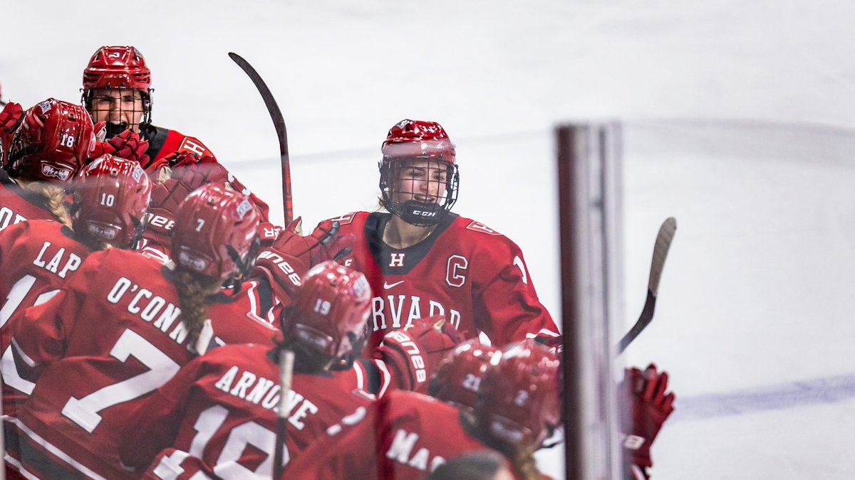 How about the weekend 𝓚𝓻𝓲𝓼𝓽𝓲𝓷 𝓓𝓮𝓵𝓵𝓪 𝓡𝓸𝓿𝓮𝓻𝓮 had! The senior collected FIVE points (1⃣🚨, 4⃣🍎) in this weekend's series with Cornell/Colgate! 

#TeamFirst x #OneCrimson