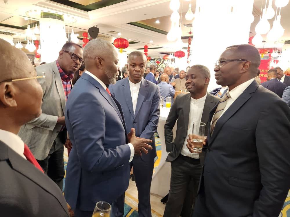 MichelMoto1's tweet photo. L'honorable @VitalKamerhe1 à la cérémonie d'échanges de vœux à l'ambassade de la @AmbCHINEenRDC et au cocktail d'au revoir de l'ambassadeur. Parmi les invités, Madame #Bintu numéro un de la @MONUSCO, la Dircaba du Chef de l'état @nntumbab1
Et quelques membres du gouvernement. https://t.co/xpKwmzjQoG