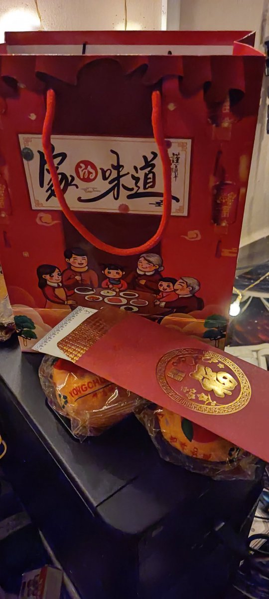 Another chinese client gave me angpow and goodie bag and oranges .. never ever i get anything before, this is the 1st time..  feel so lucky to have them as my regular client🤗🤗
