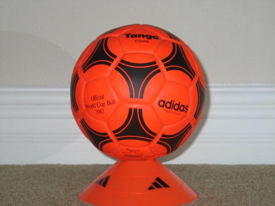 @TheTrefoilMan My brother bought this one during the 82 World Cup… Proceeded to pump it up as far as it would go, put me in goal, and then smash shots at my face with it. He was 17, I was 4… Good times 😵‍💫#jumpersforgoalposts #whenfootballwasproper