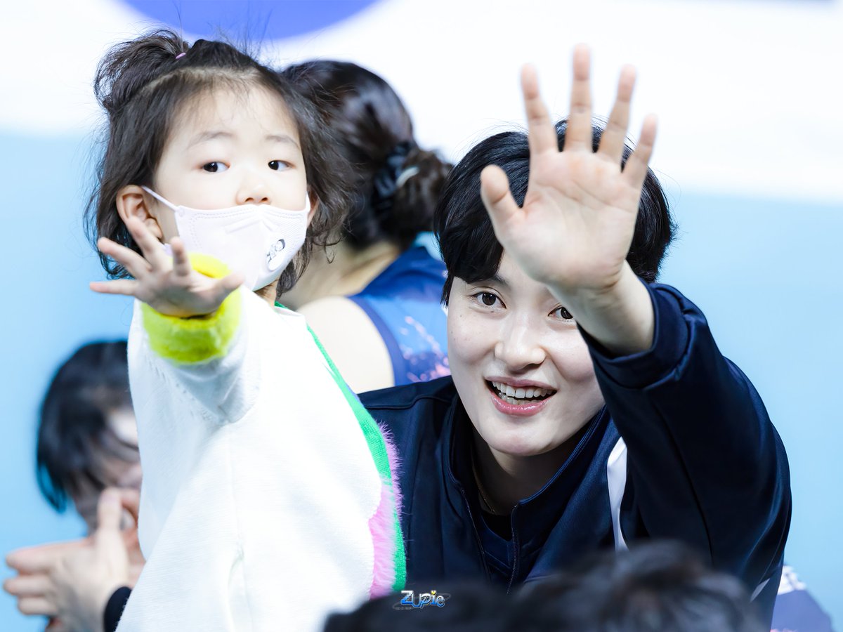 myS2colorisblue's tweet photo. 230129 올스타전
귀염둥이 둘이 인사 안냥~~~~👋🏻
#김희진 #KIMHEEJIN #ZUPIC https://t.co/4AhkCtoOar