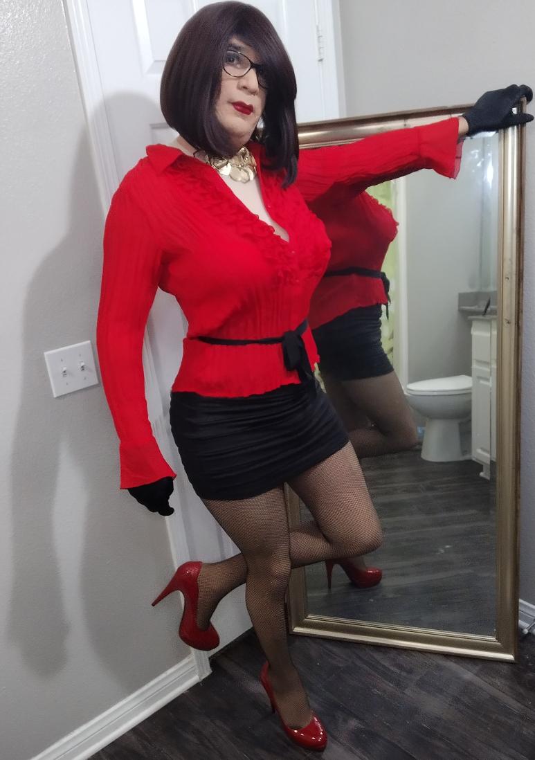 LillyBergamot's tweet photo. I love showing off my legs! Do you love seeing them? https://t.co/XAfckuATTW