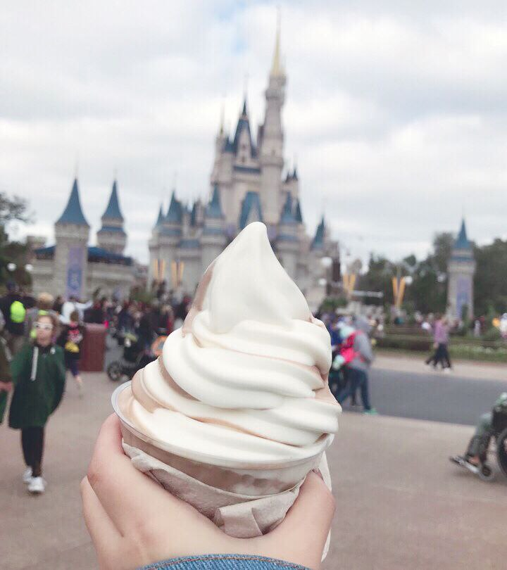 vot_ien's tweet photo. 今日は��界最大のディズニーパークに来ました。
子供の頃をテーマにしたエンターテイメントがたくさん。
ハッピー！🥰🥰 https://t.co/fp1JFnno5a