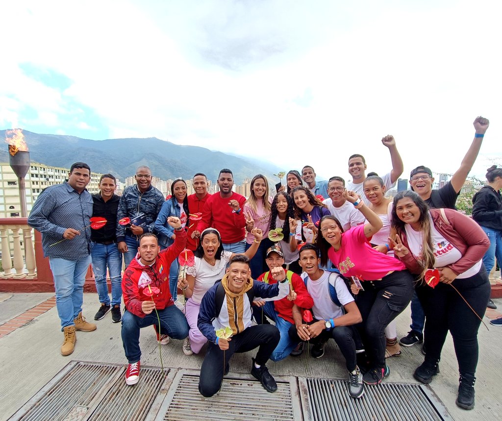 JpsuvMirandaVe's tweet photo. #Somos la #JuventudDeChavez 

Desde el Cuarte de la Montaña la Juventud de #Miranda participa en el Encuentro de todas las Generaciones de Liderazgos Jovenes de la Revolución Bolivariana. 

@PartidoPSUV @NicolasMaduro
@JuventudPSUV @HectoRodriguez
#LasSancionesCastiganLaSalud https://t.co/tdaEHB4ali