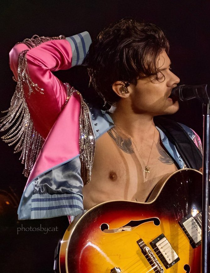 STYLESARCHlVE's tweet photo. this man. https://t.co/AOxAq5dTxi
