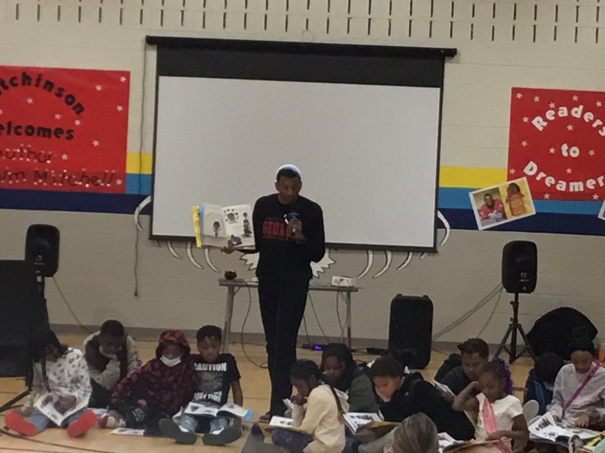 bashleyauthor's tweet photo. Thank you @JBellamyTV for this wonderful story. A special thanks to @ReadWithMalcolm and #ReadersToDreamers for providing all @APSHutchinson students with a copy of My Favorite Book in the Whole Wide World and encouraging our 🐯scholars. @APSMediaServ @JenWinSaunders https://t.co/usaFUdzgfx