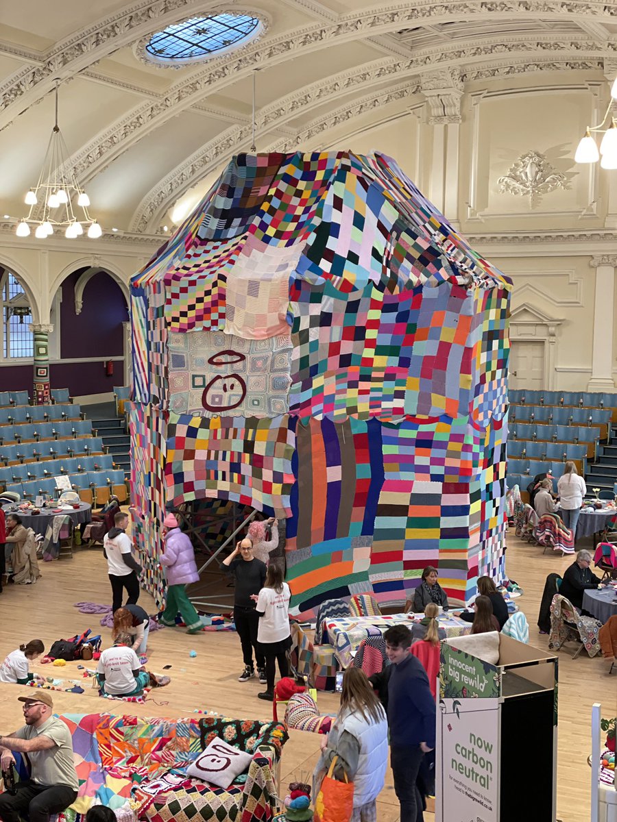 This is no stitch up! 

I went to see the construction of the biggest knitted hat in the UK. Over 100 knitters involved and more than 2 MILLION yards of wool used to make it.

Hats off to the knitters of Nittingham