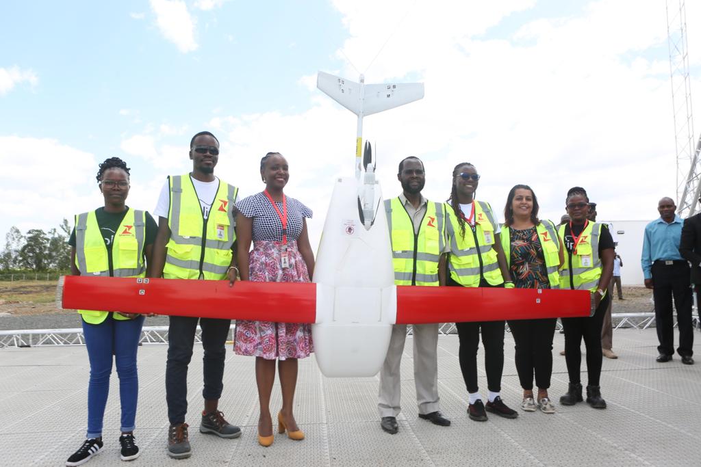 zipline_kenya's tweet photo. We were excited to host Gov. @AnyangNyongo at our Chemelil hub earlier today for a flight demonstration. We’re looking forward to bringing instant delivery to over 400 health facilities across Kisumu County in Kenya. #DroneDelivery #DronesThatDeliver #ZiplineKenya https://t.co/YpQg7noGem