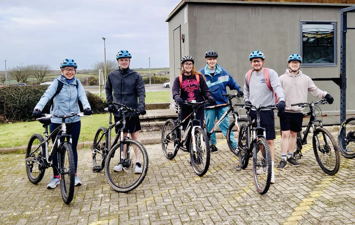 Wind_Wx_Waves's tweet photo. Divisional days - such an important part of our work, making sure we spend time together as a team, outside of the watch keeping cycle. Some “free phys” and fun too, including Cornish pasties!! 🙌🚵♀️🫡🌊#theteamworks #adventureisoutthere https://t.co/CEdavor8Xf