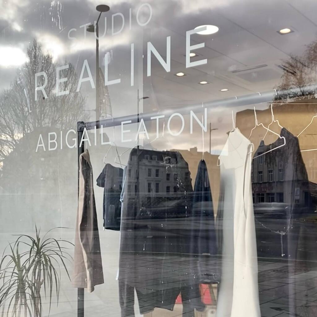 studiorealine's tweet photo. Peeking into our pop-up 💫
#PopUpLove #PrelovedChic #abigaileaton #sustainability #studiorealine #prelovedfashion #plymouthdevon #weknowplymouth #plymouth #devon #fashion #sustainablefashion #ethicalfashion #slowfash… https://t.co/QnCPLCI5Dm https://t.co/MKgkPXBQKz