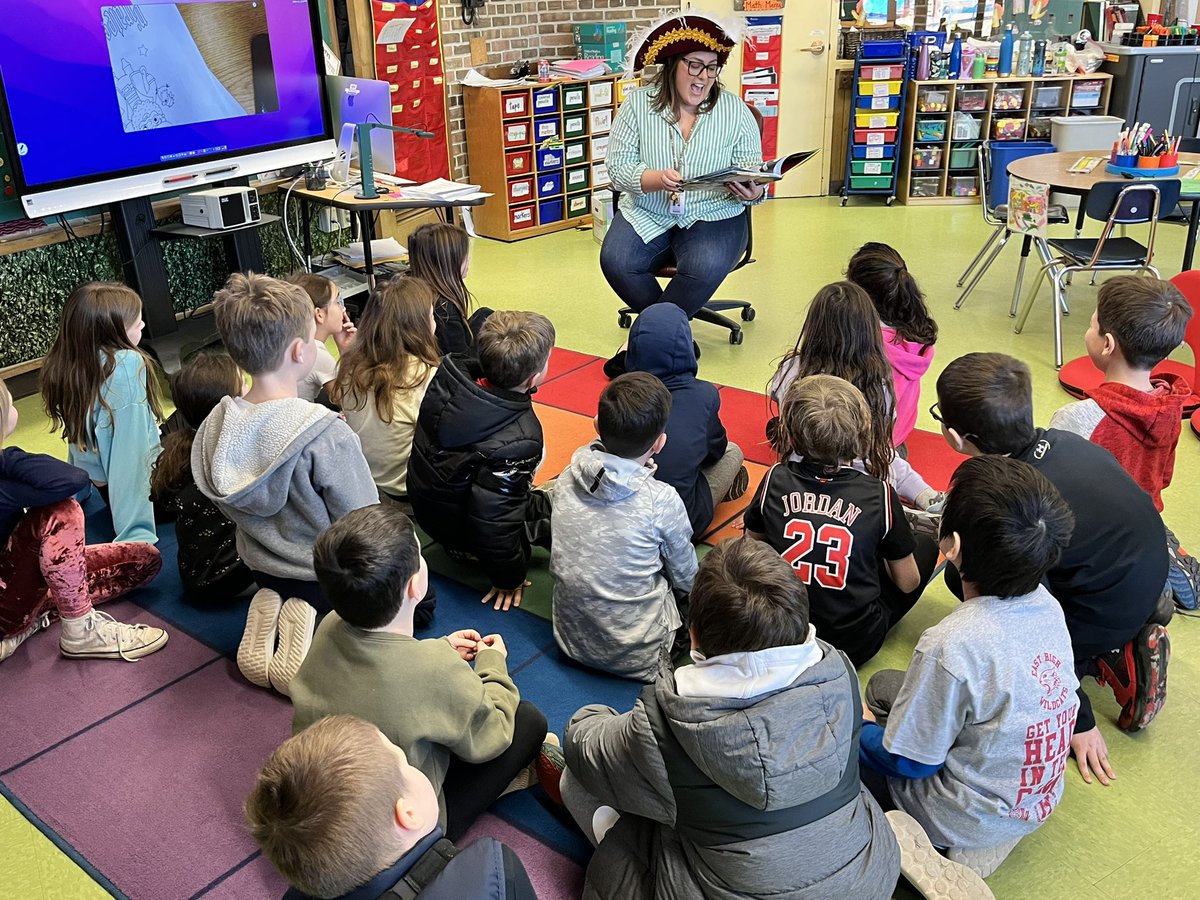 MrsRubin511's tweet photo. We loved seeing our old friends for World Read Aloud Day!! #Piratesforlife #wetwednesdaydinner #heathcotepride @MsRinaldi914 https://t.co/HcOpr3Gttp