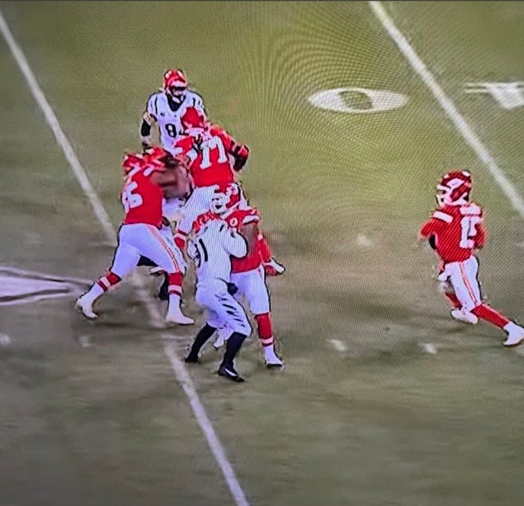Colossalsupps's tweet photo. @StoneColdJones How much did you guys pay the refs? https://t.co/4yWhD1LrvI